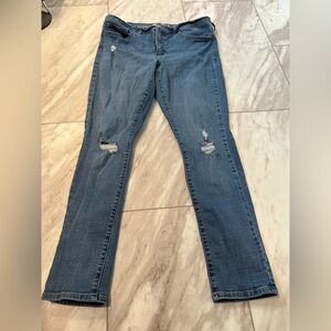 Levi Classic Blue Distressed Women Jeans
